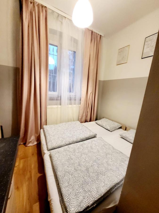 Hostel Tanie Spanie Wilda - Zameldowanie Bezobslugowe - *